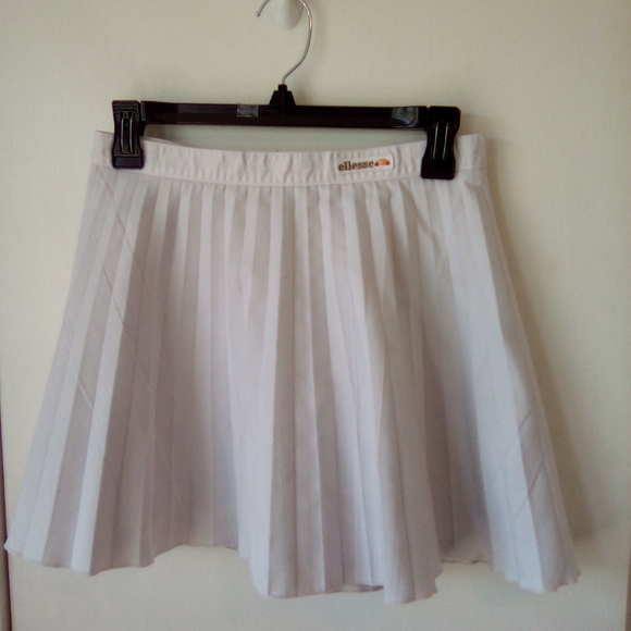 Ellesse Other - Ellesse girls white skirt size 12